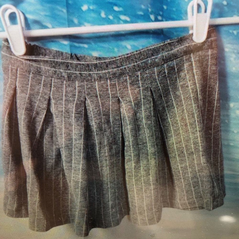 Girls Gray Pinstripe Pleated Skirt